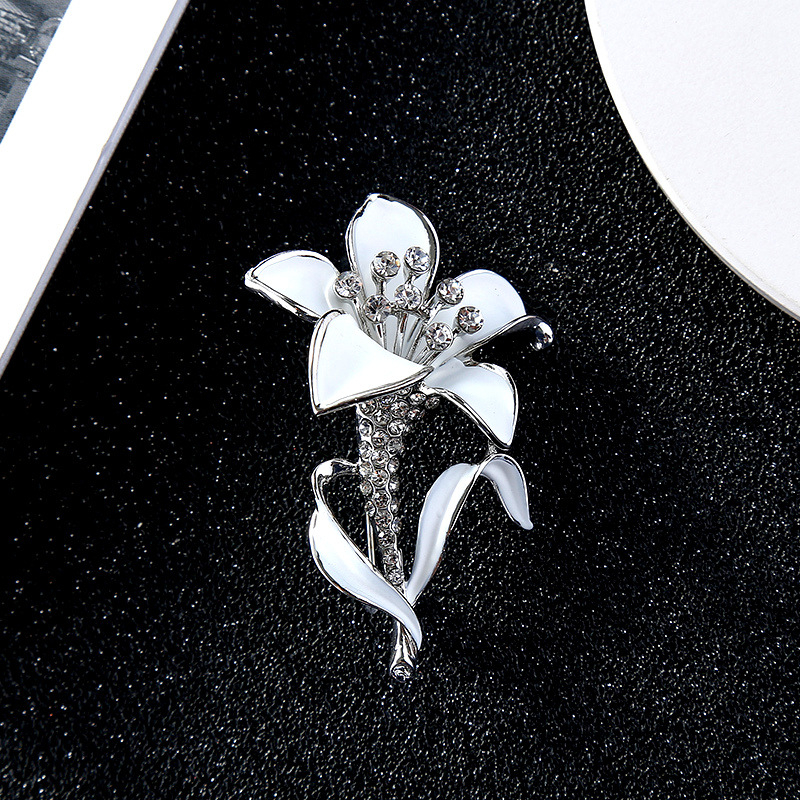 Europietiškos ir amerikietiškos mados retro gėlių sagė, moteriško temperamento, visų rungtynių kepimo lako korsažo, apsaugančio nuo šviesos, drabužių aksesuarai