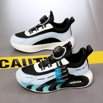 „Jinjiang“ vaikiški sportiniai bateliai, 2025 m. pavasario ir rudens nauji, kvėpuojantys, lengvi, berniukiški bėgimo bateliai su tinkleliu, pasukama sagtimi.