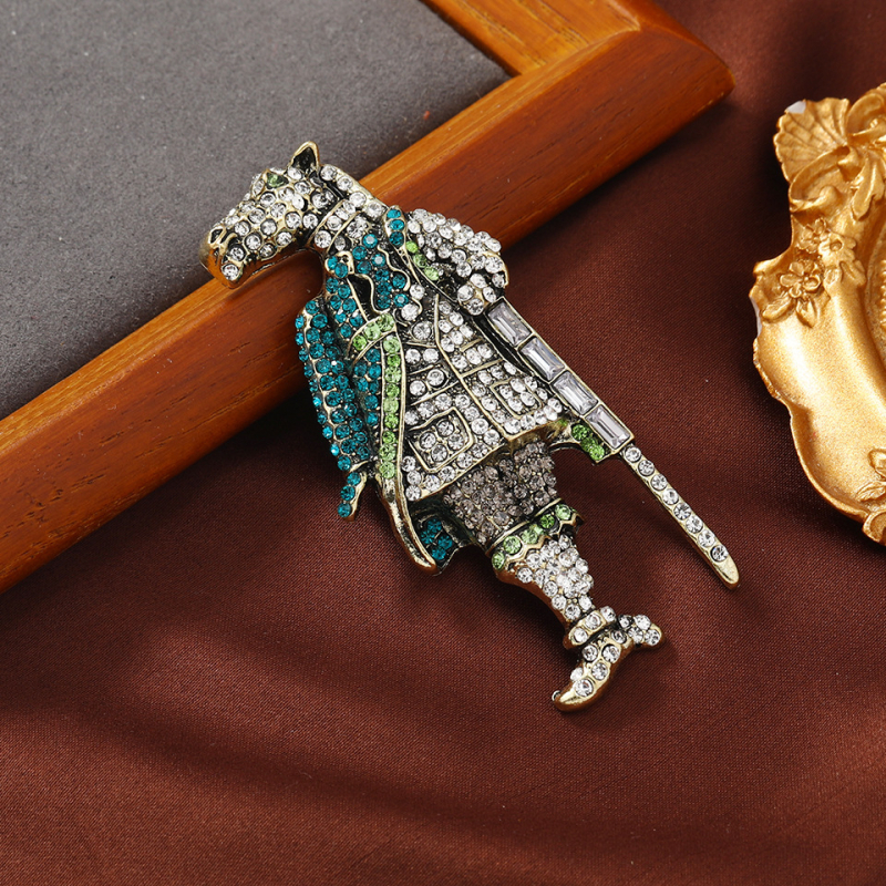 Europietiškos ir amerikietiškos kūrybingos deimantais įterptos arklio riterio sagės vyriškas kostiumas, oficialūs drabužiai, korsažo segtukas, temperamentas, asmenybė, gyvūnų drabužiai, papuošalai