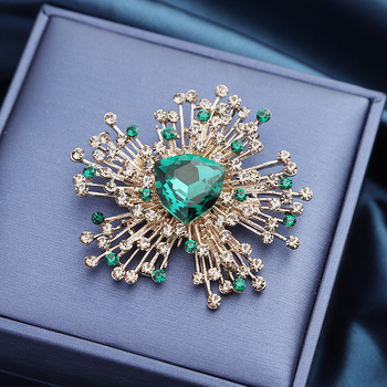 Nauja europietiška ir amerikietiška retro perdėta baroko prabangi sagė, madinga elegantiška apykaklės segtuko, elegantiški aksesuarai, parduodami urmu