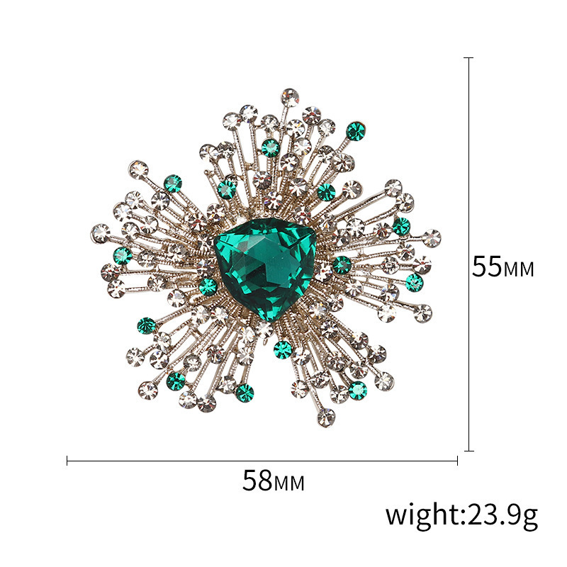 Nauja europietiška ir amerikietiška retro perdėta baroko prabangi sagė, madinga elegantiška apykaklės segtuko, elegantiški aksesuarai, parduodami urmu