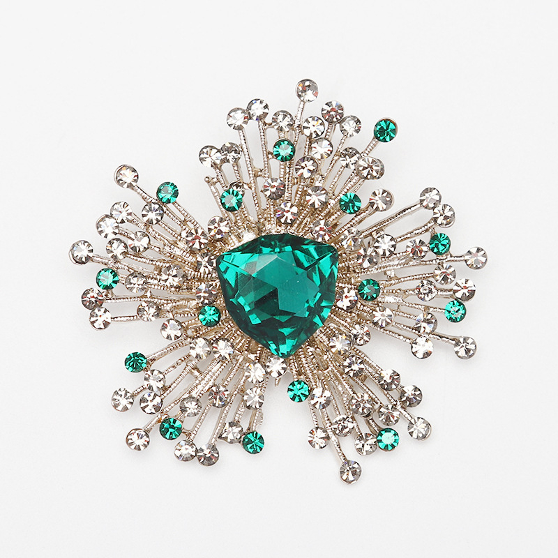 Nauja europietiška ir amerikietiška retro perdėta baroko prabangi sagė, madinga elegantiška apykaklės segtuko, elegantiški aksesuarai, parduodami urmu