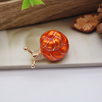 Qingdao κοσμήματα σταγόνα λαδιού εμπλουτισμένο με διαμάντια σαλιγκάρι ζευγάρι καρφίτσα καπέλο τσάντα διακοσμητικό κασκόλ αγκράφα κορσάζ καρφίτσα