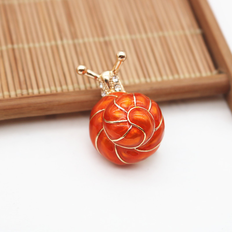 Čingdao papuošalų lašas aliejaus inkrustuotas deimantais, sraigių pora sagė skrybėlių krepšys dekoratyvinis šalikas sagtis korsažo segtukas