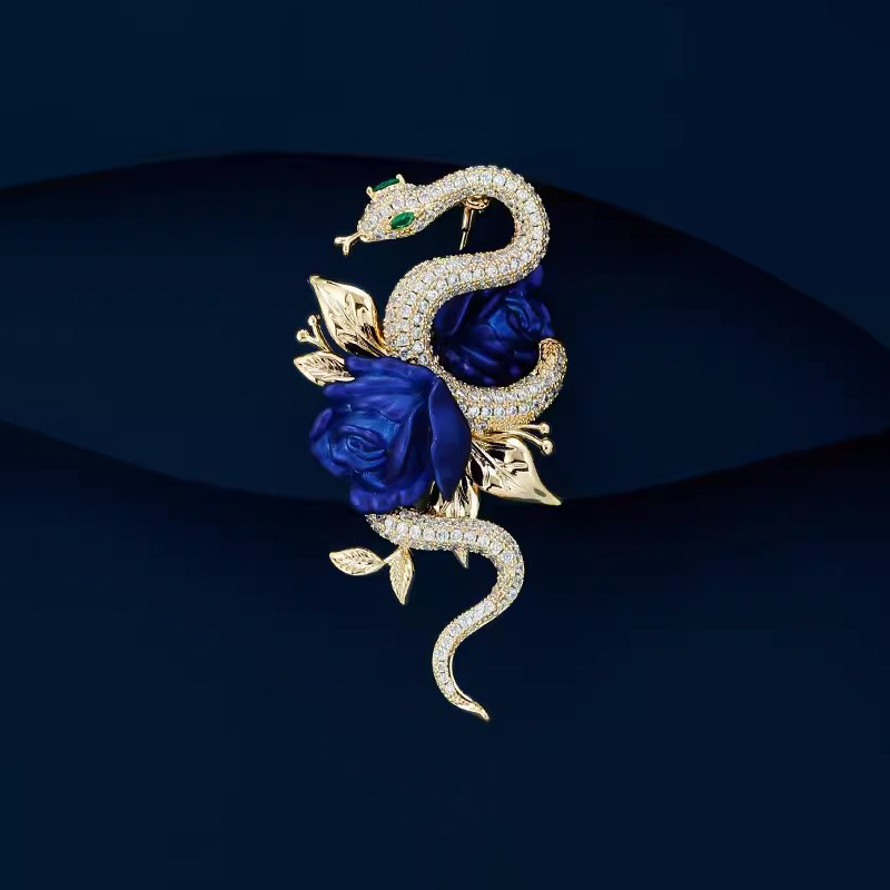 Prabangios europietiškos ir amerikietiškos rožės sagės moterims, prabangios rožės ir gyvatės korsažo, nišinio dizaino, „Sense Pin“ kostiumo aksesuarai, sandėlyje, didmeninė prekyba.