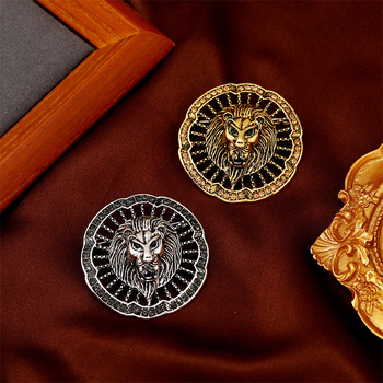 Vintažinė tuščiavidurė auksinė liūto sagė, madinga paprasta vyriška palto kostiumo sagė, atmosferinė sagė, sandėlyje, didmeninė prekyba