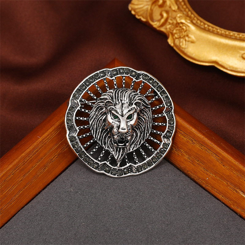 Vintažinė tuščiavidurė auksinė liūto sagė, madinga paprasta vyriška palto kostiumo sagė, atmosferinė sagė, sandėlyje, didmeninė prekyba