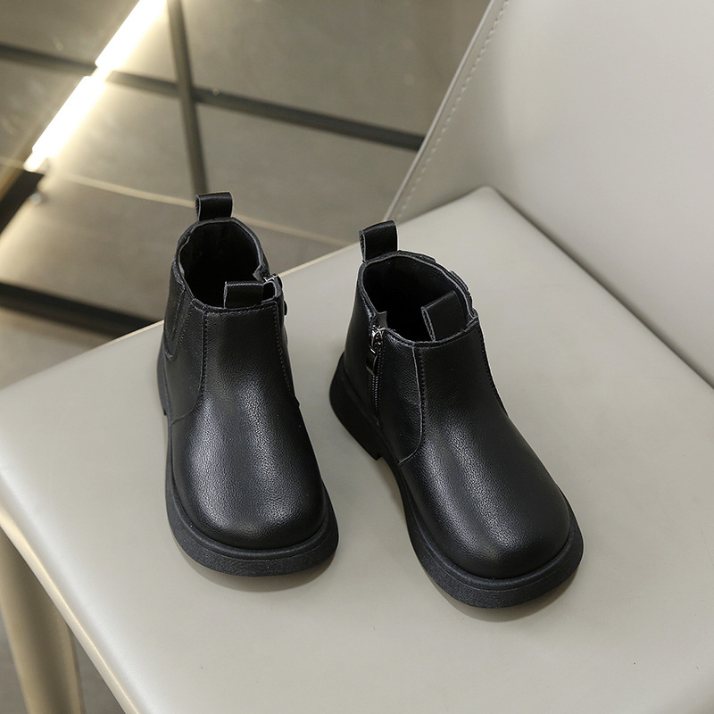 Bērnu īsie zābaki, jauns stils 2025. gada pavasarī un rudenī, mazi un vidēji bērnu viengabala zābaki, meiteņu ādas zābaki, bērnu britu stila modes zābaki, tendences