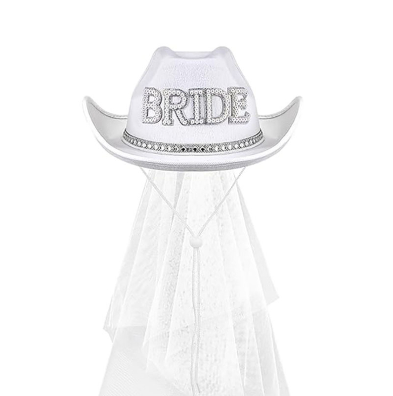 Amazonės tarpvalstybinė nuotaka deimantine su juodai baltu šydu, kaubojiška skrybėle, nuotakos vestuvės, bernvakaris, festivalis