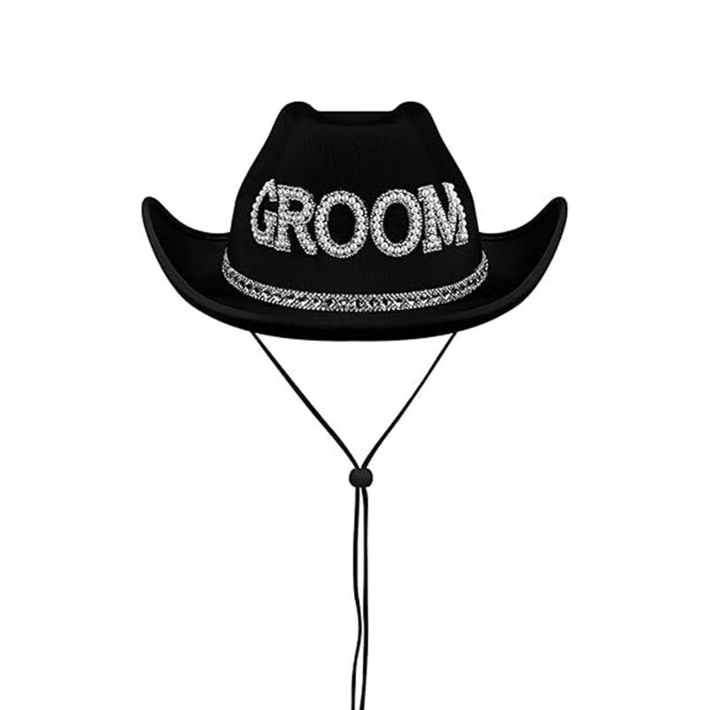 Amazonės tarpvalstybinė nuotaka deimantine su juodai baltu šydu, kaubojiška skrybėle, nuotakos vestuvės, bernvakaris, festivalis