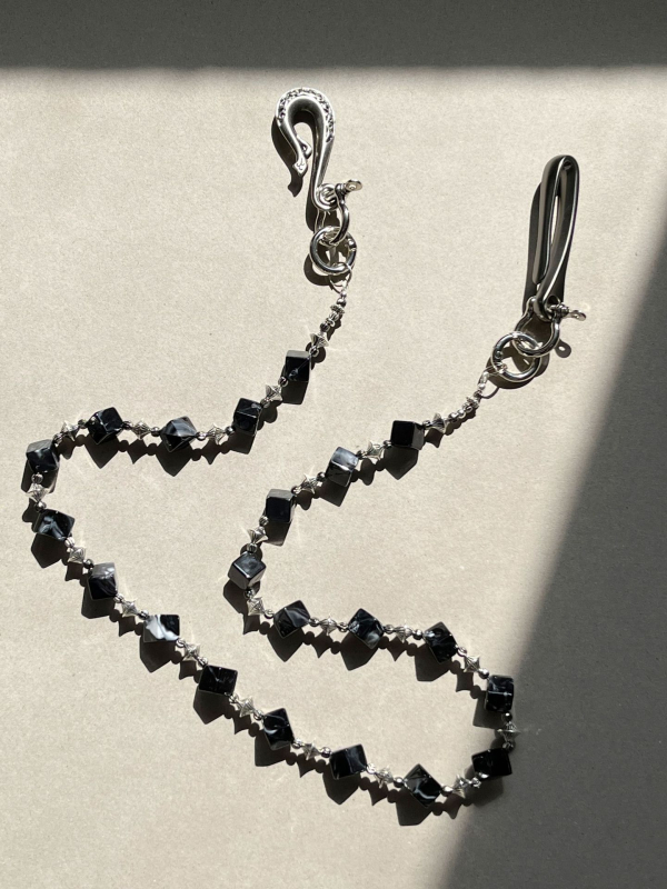 Eiropas un Amerikas pārrobežu rotaslietas tintes sarkanas krelles melnas krelles bikšu ķēde augstas klases hiphopa tendences panka stila vidukļa ķēde vīriešiem un sievietēm piekaramā ķēde