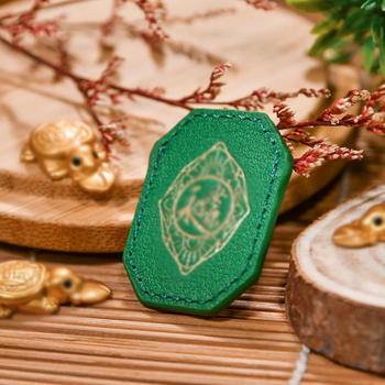 Kūrybingas odinis mažas laimės kortelės nešiojamas apsauginis amuleto laikymo dėklas auksinių papuošalų laikymo odinis dėklas amuleto laimės krepšys