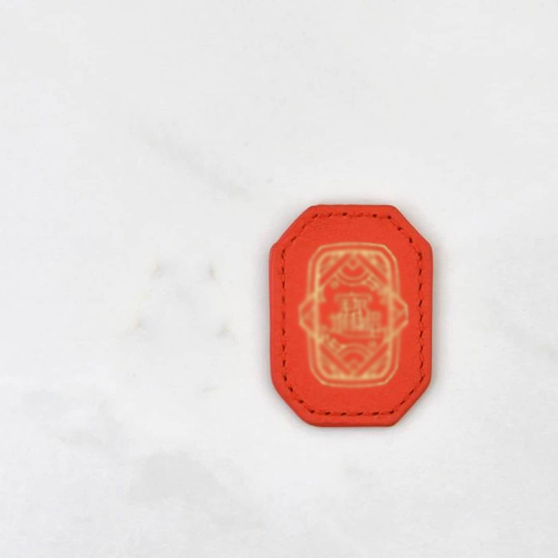 Kūrybingas odinis mažas laimės kortelės nešiojamas apsauginis amuleto laikymo dėklas auksinių papuošalų laikymo odinis dėklas amuleto laimės krepšys