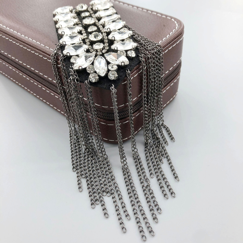 Rūpnīcas tiešās piekaramās ķēdes epaulet vīriešu un sieviešu apģērbu aksesuāri, liels skaits noliktavā rūpnīcā ir dažādi epaulet