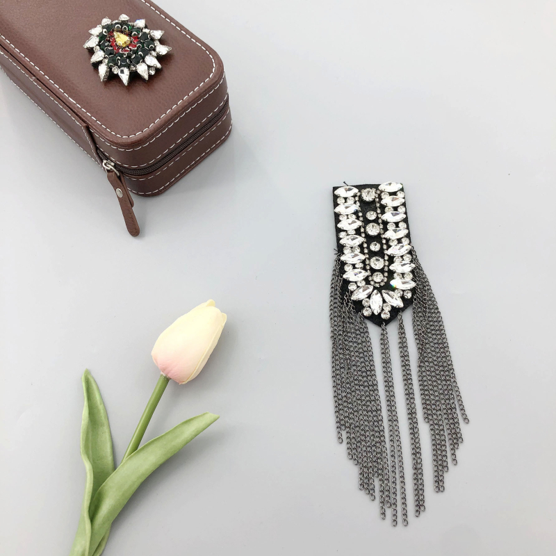 Rūpnīcas tiešās piekaramās ķēdes epaulet vīriešu un sieviešu apģērbu aksesuāri, liels skaits noliktavā rūpnīcā ir dažādi epaulet