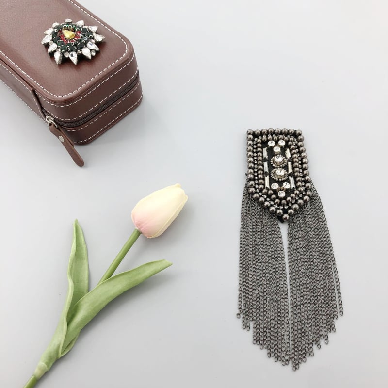 Rūpnīcas tiešās piekaramās ķēdes epaulet vīriešu un sieviešu apģērbu aksesuāri, liels skaits noliktavā rūpnīcā ir dažādi epaulet