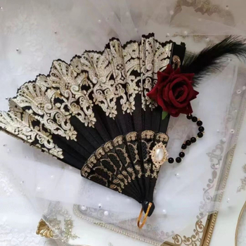 Лолита Европейски Ретро Релефно Бронзиращо Чаено Парти Лолита Перо Роза Сгъваем Ветрило Черно Бяло на склад