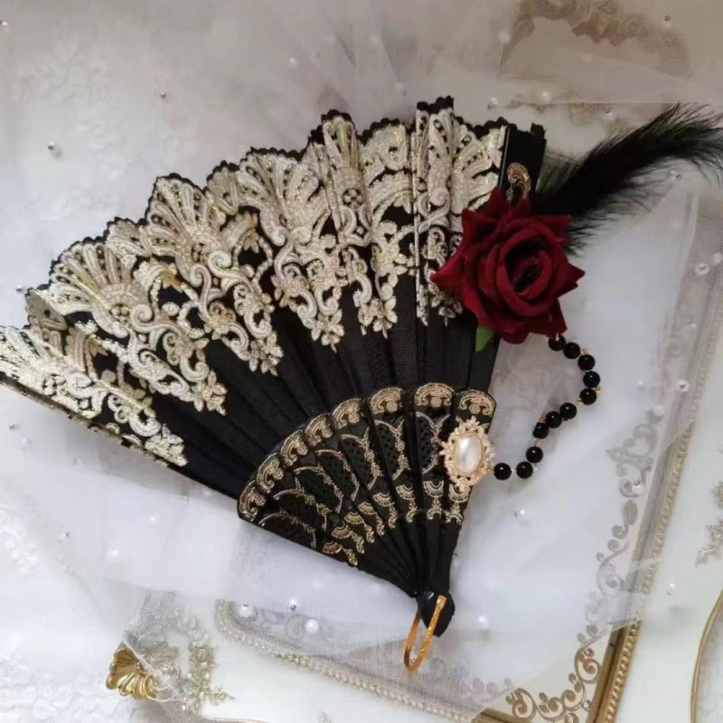 Лолита Европейски Ретро Релефно Бронзиращо Чаено Парти Лолита Перо Роза Сгъваем Ветрило Черно Бяло на склад