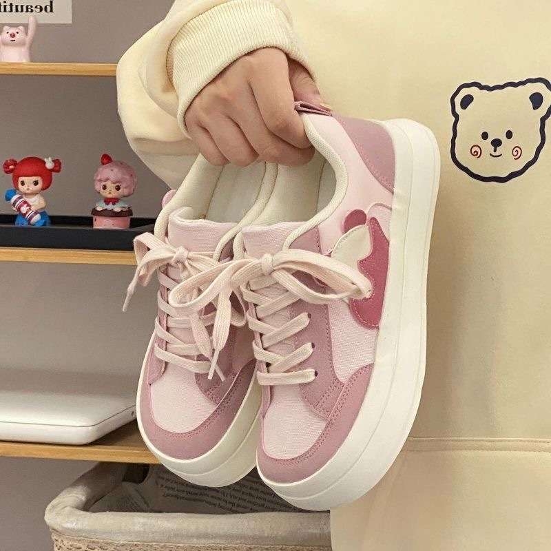 Nišos dizaino originalūs juodi ir balti pandos drobės bateliai moterims, universalūs „Ulzzang“ retro sportbačiai, Honkongo stiliaus balti bateliai moterims.