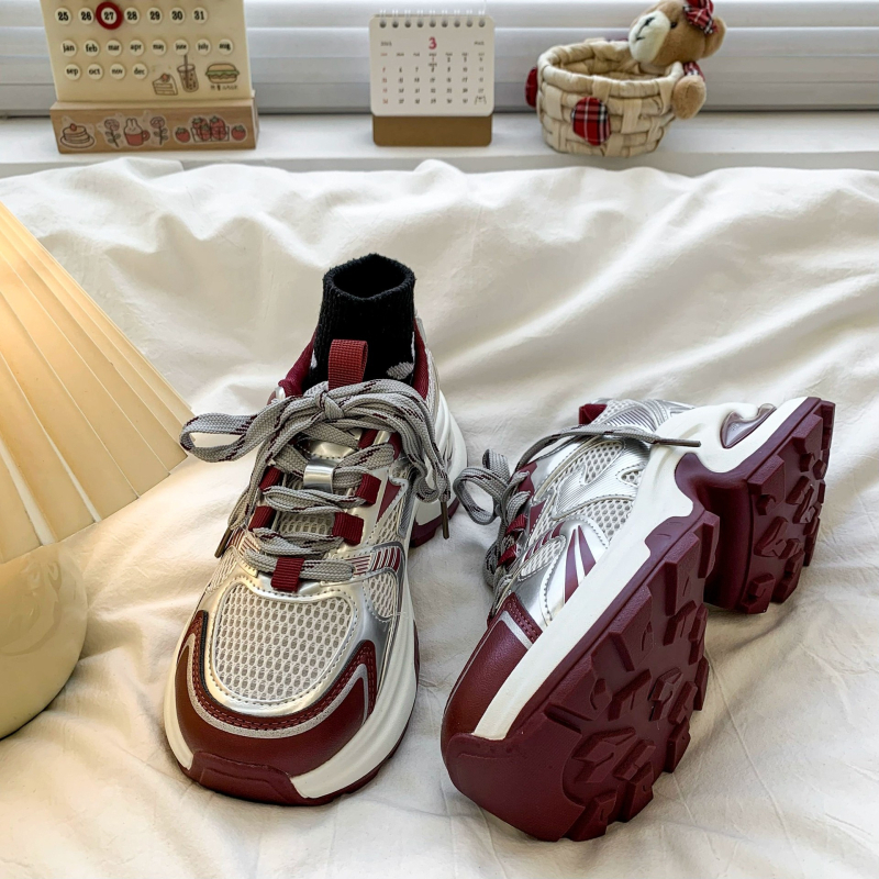 Retro storapadžiai, kvėpuojantys, laisvalaikio sportiniai „Forrest Gump“ bateliai moterims, 2025 m., universalūs, madingi, pėdas demonstruojantys, maži, itin seksualūs tėčio bateliai.