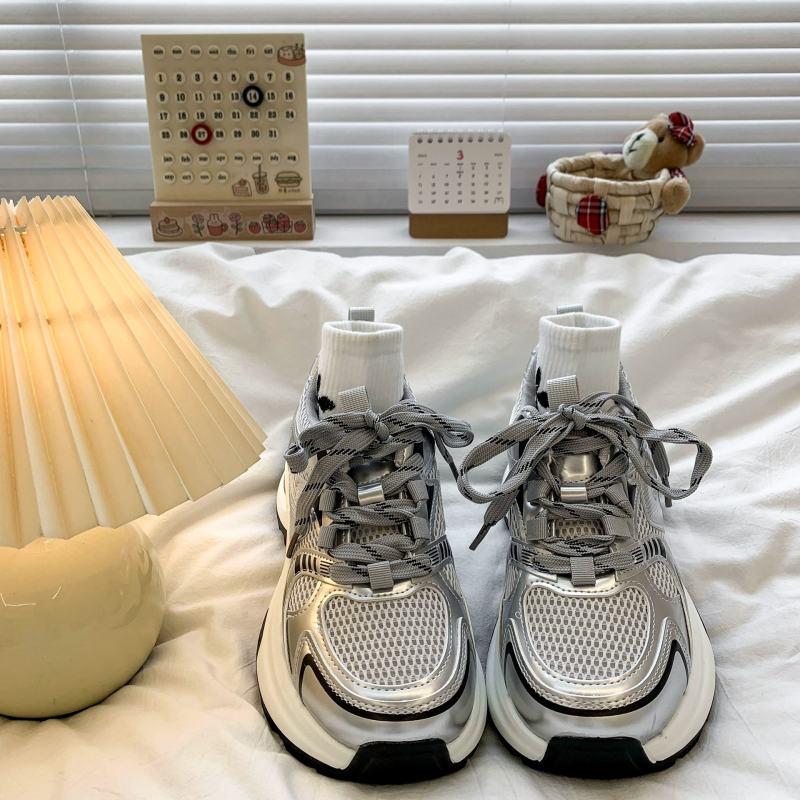 Retro storapadžiai, kvėpuojantys, laisvalaikio sportiniai „Forrest Gump“ bateliai moterims, 2025 m., universalūs, madingi, pėdas demonstruojantys, maži, itin seksualūs tėčio bateliai.