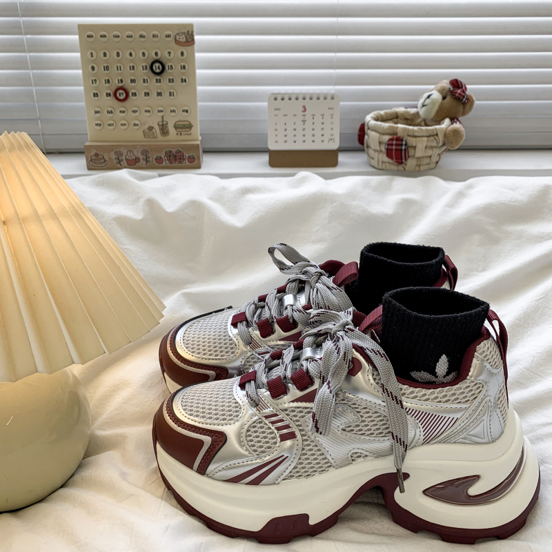 Retro storapadžiai, kvėpuojantys, laisvalaikio sportiniai „Forrest Gump“ bateliai moterims, 2025 m., universalūs, madingi, pėdas demonstruojantys, maži, itin seksualūs tėčio bateliai.