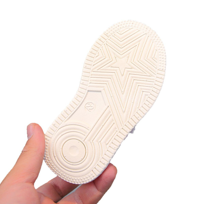 Animacinių filmukų mergaitiški bateliai, pavasariniai maži balti bateliai, 2025 m. pavasario nauji vaikiški minkštapadiai laisvalaikio sportiniai bateliai.