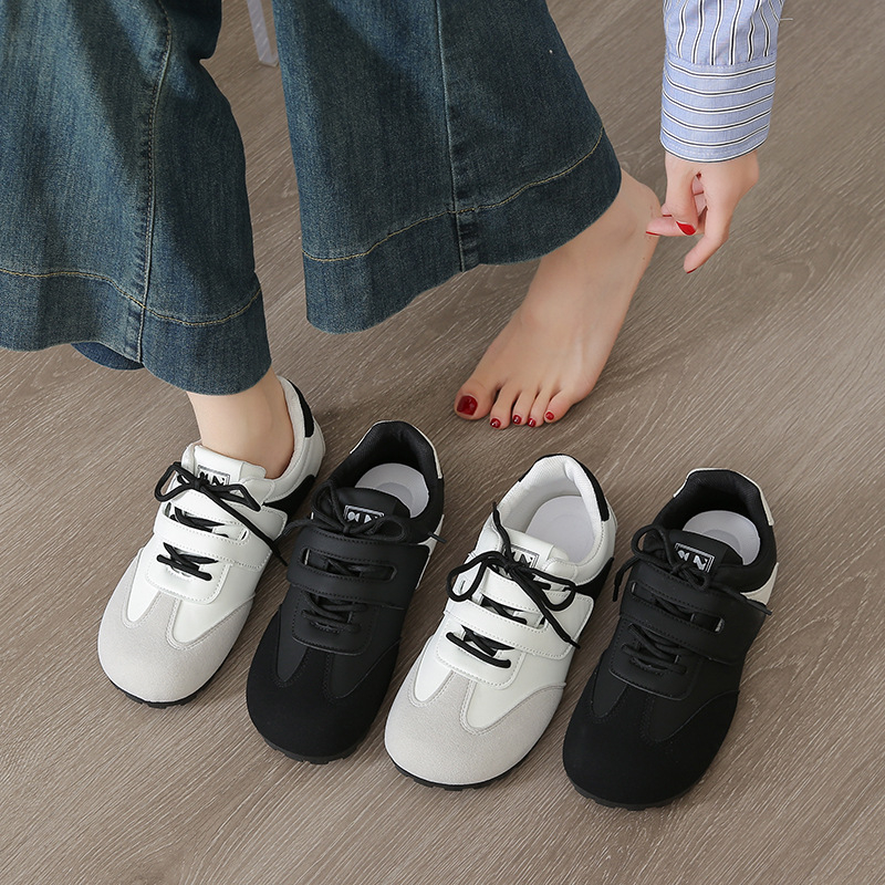 Velcro užsegimai vokiški treniruočių bateliai moteriški batai 2025 m. pavasario nauji batai moteriški patogūs plokščiapadžiai laisvalaikio sportbačiai balti batai plokščiapadžiai