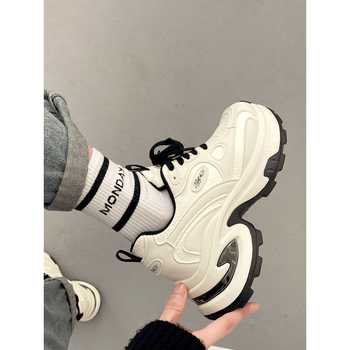 Δημοφιλή παπούτσια μπαμπά με πλατφόρμα και χοντρή σόλα σε στυλ Χονγκ Κονγκ για γυναίκες, αυξάνουν το ύψος, νέα ανοιξιάτικα και φθινοπωρινά ευέλικτα casual sneakers του 2025