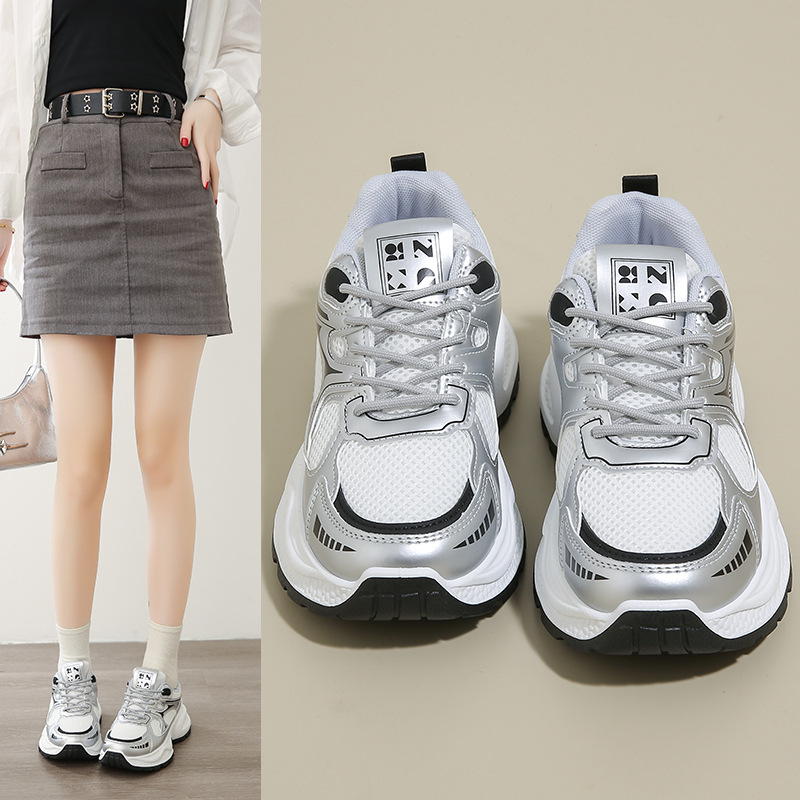Storapadžiai moteriški batai 2025 m. pavasariui, nauji sportiniai batai, kvėpuojantys, universalūs, balti batai, tinkliniai, minkšto pado, pakeliantys laisvalaikio batai