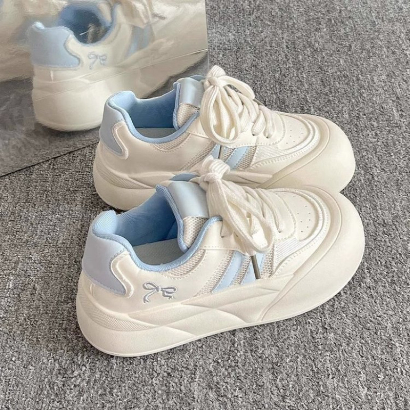 Moteriški sportbačiai su raišteliais, žema guminė viršutinė dalis (viršutinis aukštis mažesnis nei 10 cm), 2025 m. vasara