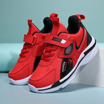 Vaikiški batai su Žmogaus-voro atvaizdu, pavasario ir rudens odiniai berniukiški sportbačiai, pradinės mokyklos berniukų, vidutinio ir didelio dydžio vaikiški batai.