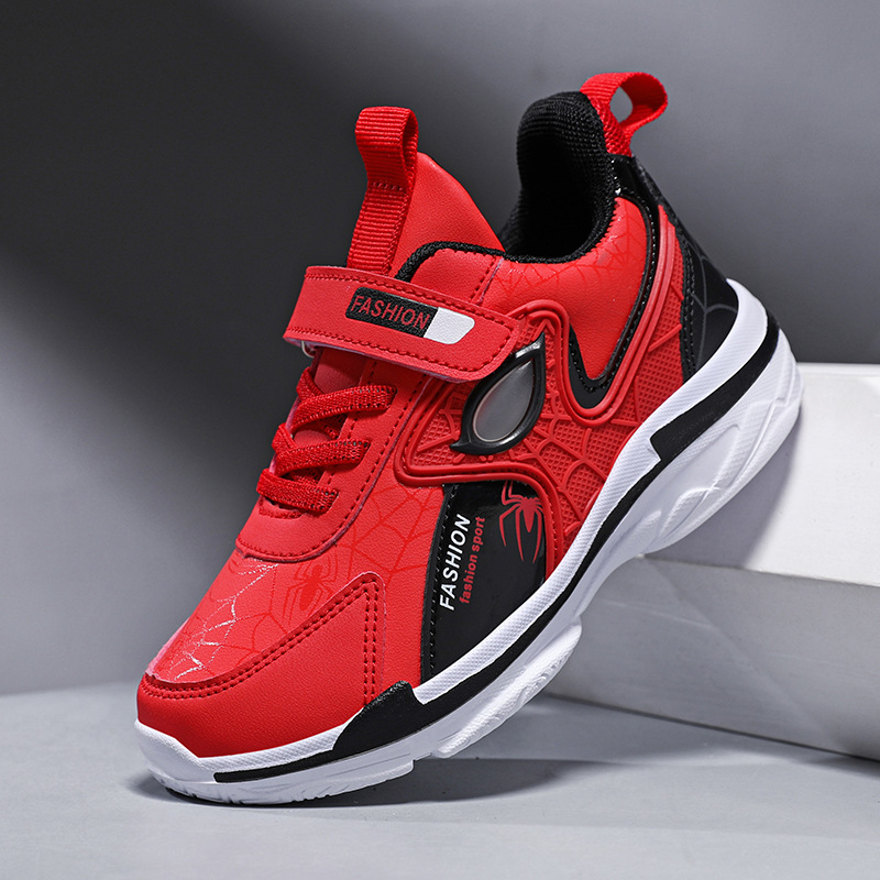 Vaikiški batai su Žmogaus-voro atvaizdu, pavasario ir rudens odiniai berniukiški sportbačiai, pradinės mokyklos berniukų, vidutinio ir didelio dydžio vaikiški batai.