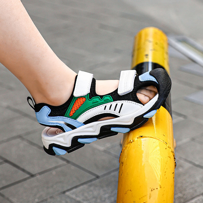 Pārrobežu bērnu sandales ar Velcro aizdari zēniem, jaunas vasaras Baotou mīkstās zoles zēnu sporta pludmales apavi, lieli bērnu apavi