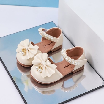 Meiteņu sandales 2025. gada jaunās pavasara un vasaras vidēja izmēra bērnu mīkstās zoles mazuļu princeses apavi bērnu bantītes meiteņu vasaras apavi