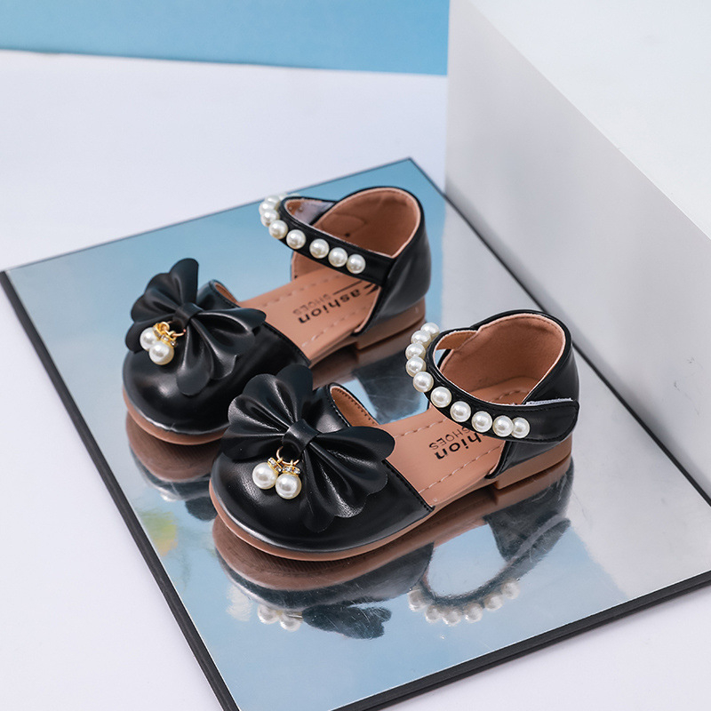 Meiteņu sandales 2025. gada jaunās pavasara un vasaras vidēja izmēra bērnu mīkstās zoles mazuļu princeses apavi bērnu bantītes meiteņu vasaras apavi
