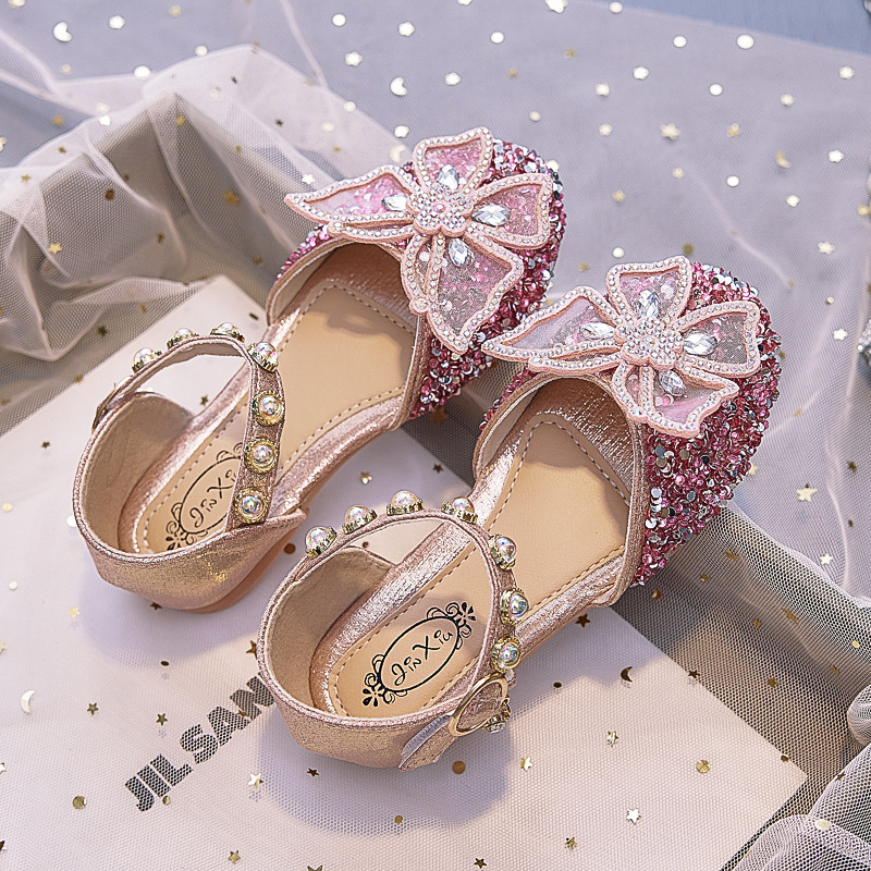 Meiteņu sandales 2025. gada vasaras jaunās bērnu stila princeses sandales ar mīkstu zoli, interneta slavenību meiteņu vasaras stils, vidēja un liela izmēra bērni