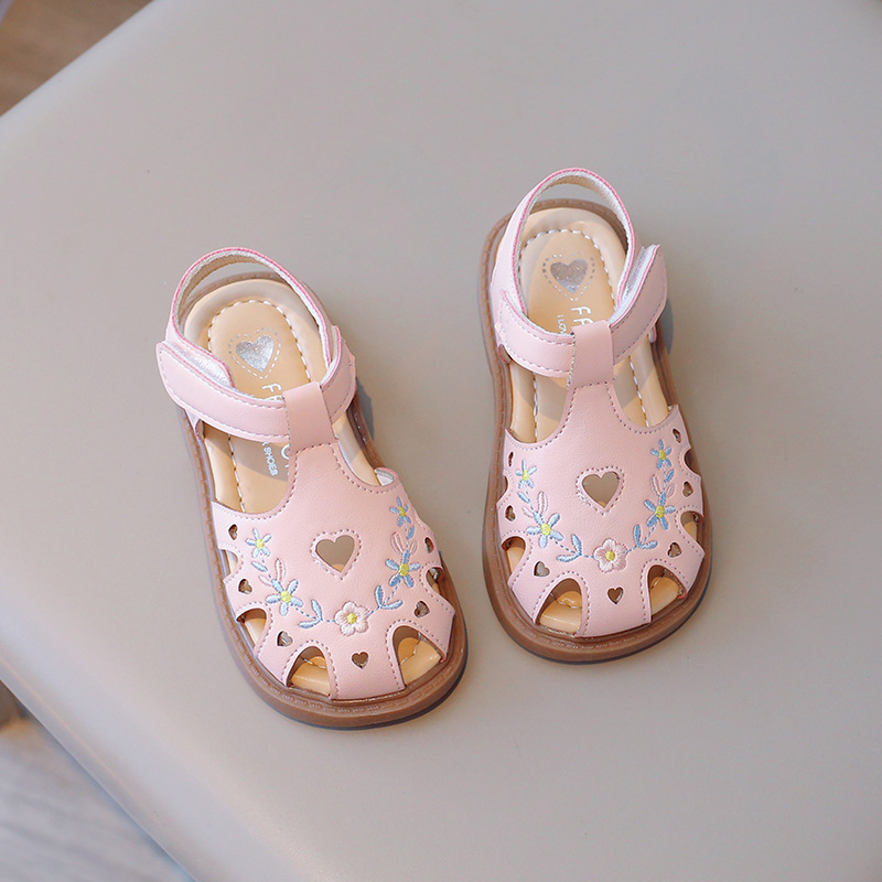 Meiteņu sandales 2025. gada vasarā, jaunas, izšūtas, mīkstas zoles meiteņu Guofeng sandales, meiteņu princeses apavi