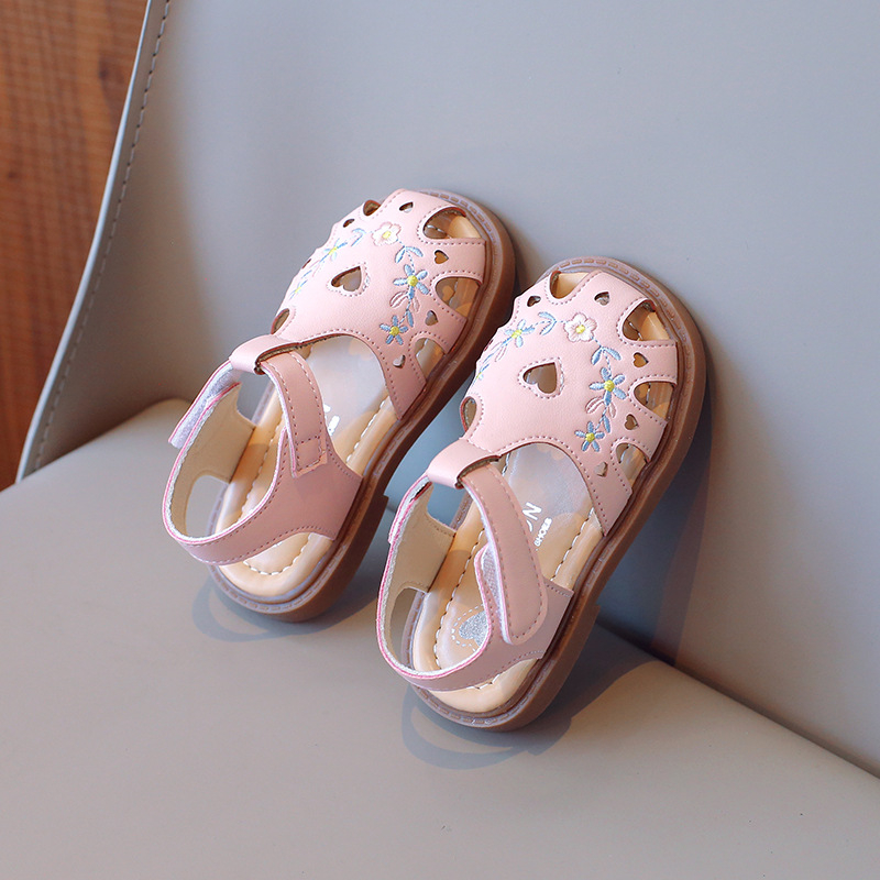 Meiteņu sandales 2025. gada vasarā, jaunas, izšūtas, mīkstas zoles meiteņu Guofeng sandales, meiteņu princeses apavi