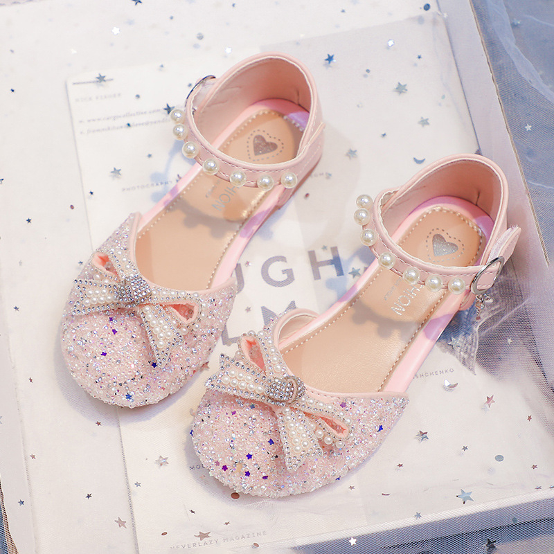 Meiteņu slēgtas sandales 2025. gada vasarai, jaunas bērnu mazas meitenes, lielas bērnu bantītes ar mīkstu apakšu, rhinestones princeses kurpes