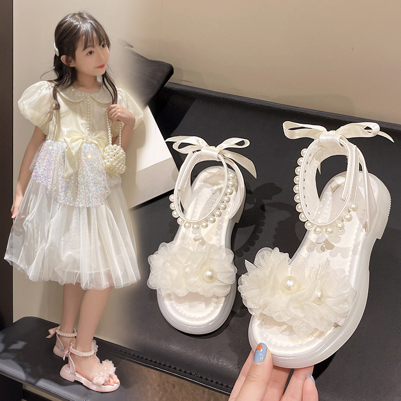 Meiteņu sandales Stilīgas mazas meitenes princeses kurpes 2024. gada jaunās vasaras bērnu Chanel stila neslīdošas romiešu kurpes, modernas