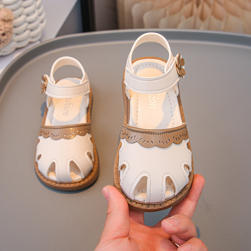 Meiteņu ikdienas modes sandales 2025. gada vasarai, jaunā stila Baotou mīksta apakšdaļas bērnu apavi, stilīgas mežģīņu neslīdošas princeses kurpes
