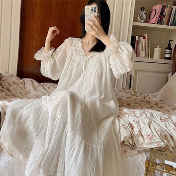 Super fėjos prancūziški naktinukai 2025 m. pavasario ir rudens moteriški ilgomis rankovėmis, nėriniuoti, seksualūs, gryno rūmų stiliaus moteriški pižamos. „Lazy Sense“.