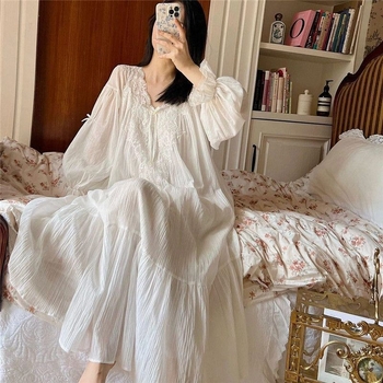 Super fėjos prancūziški naktinukai 2025 m. pavasario ir rudens moteriški ilgomis rankovėmis, nėriniuoti, seksualūs, gryno rūmų stiliaus moteriški pižamos. „Lazy Sense“.