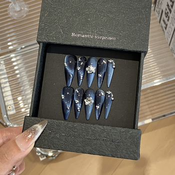 Luksuslik musta gradientiga peenikese sädeleva galaktika pärli ja musta meteoriidiga eemaldatav küünekunstiteos