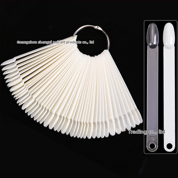 Πλάκα επίδειξης τέχνης νυχιών κομμάτι νυχιών ψεύτικο νύχι κοντό οβάλ 50 τεμάχια με σιδερένιο δακτύλιο ανεμιστήρα χρωματική κάρτα βερνίκι νυχιών εργαλείο χρωματικής κάρτας