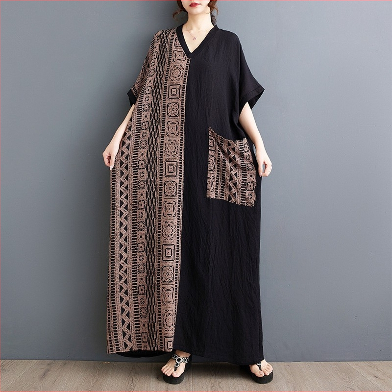 Letné šaty pre plnoštíhle ženy s výstrihom do V, farebné bloky a voľnou sukňou v retro štýle