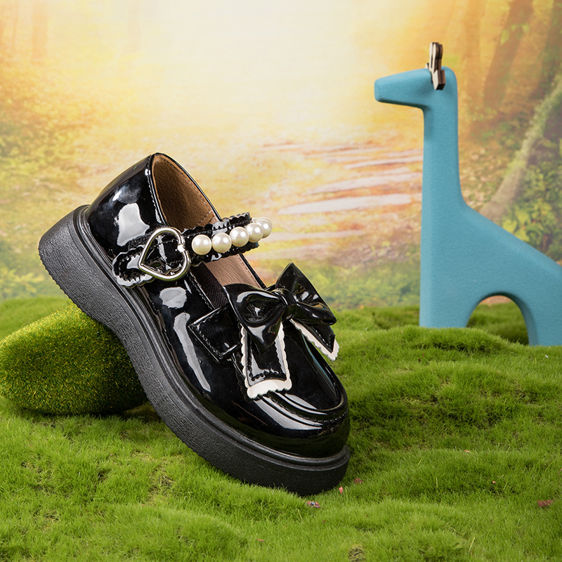 Meiteņu apavi bērniem princeses apavi balti mazi ādas apavi 2024. gada jauni pavasara un rudens meiteņu ādas apavi ar mīkstu zoli