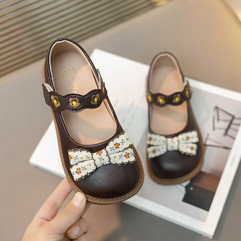 Meiteņu modes izšūtas bantītes princeses kurpes 2025. gada pavasarim un rudenim jaunas, mīkstas zoles, daudzpusīgas, feju stila, mazas ādas kurpes vecākiem bērniem