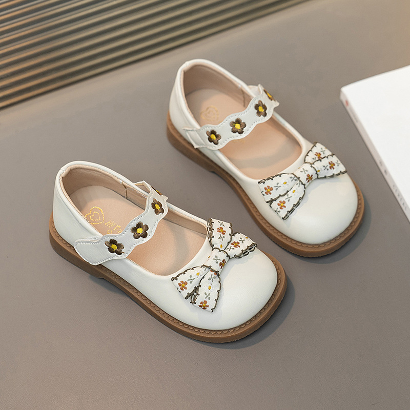 Meiteņu modes izšūtas bantītes princeses kurpes 2025. gada pavasarim un rudenim jaunas, mīkstas zoles, daudzpusīgas, feju stila, mazas ādas kurpes vecākiem bērniem